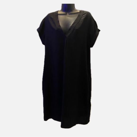 🆕Gap Womens Solid Color Casual Short Sleeve V Neck Dress Loose Fit Summer - Picture 2 of 8